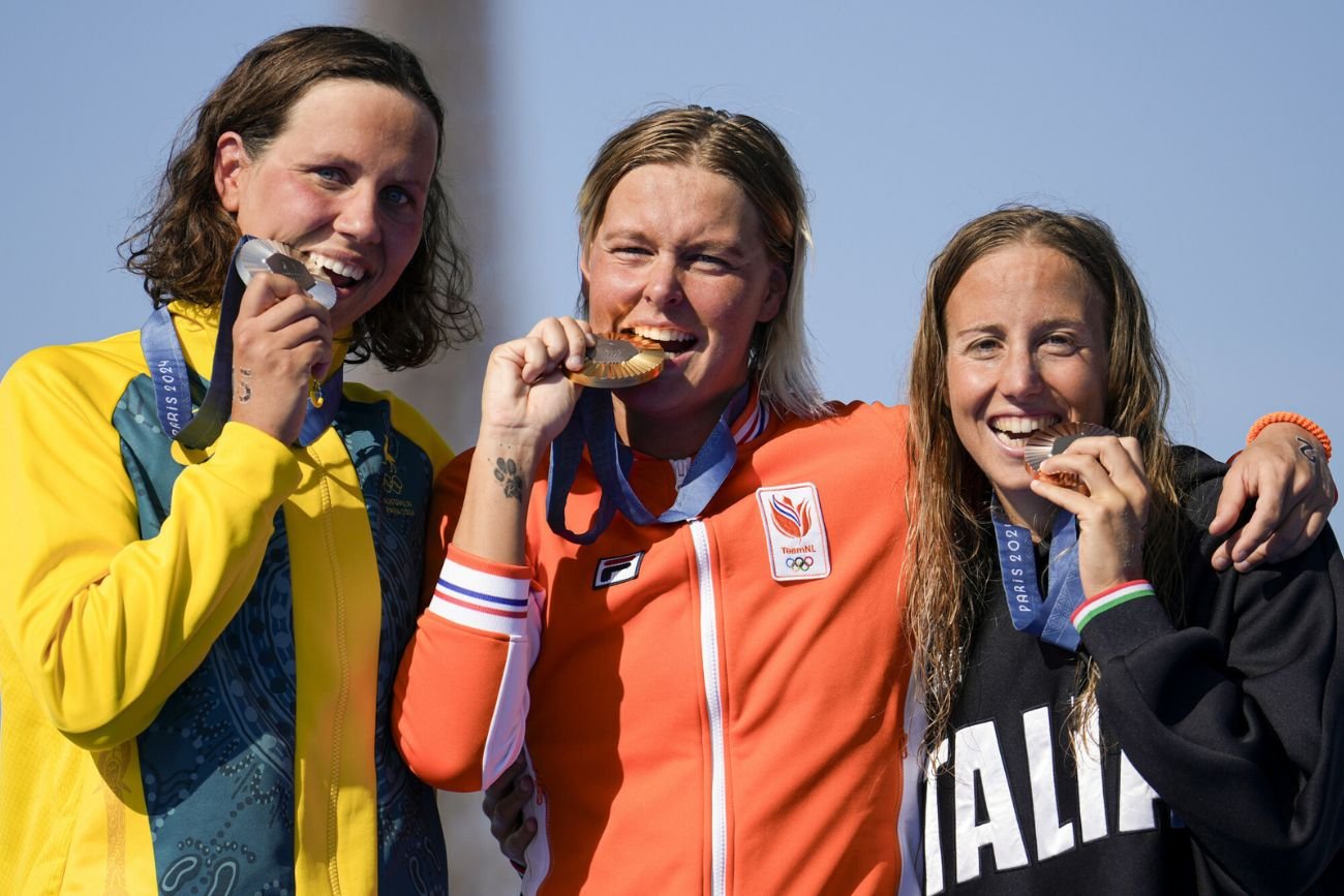 Dlaczego sportowcy gryzą medale?