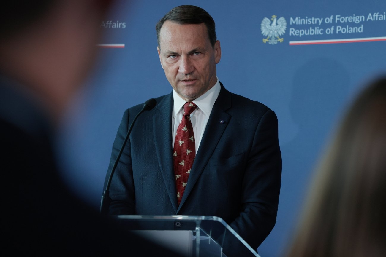 Sikorski odpowiada Kaczyńskiemu na słowa o jego żonie. "Całował po rękach"