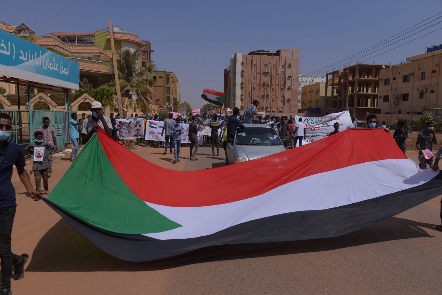 Jeszcze w piątek prezydent Abdalla Hamdok zamieścił to zdjęcie na swoim Facebooku, na którym widać obchody jednego ze świąt w Sudanie.