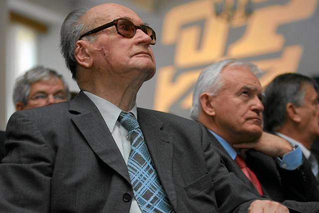 SLD uczci 90. urodziny generała Wojciecha Jaruzelskiego specjalną księgą jubileuszową