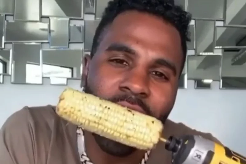 Czy naprawdę Jason Derulo złamał sobie zęby jedząc kukurydzę?