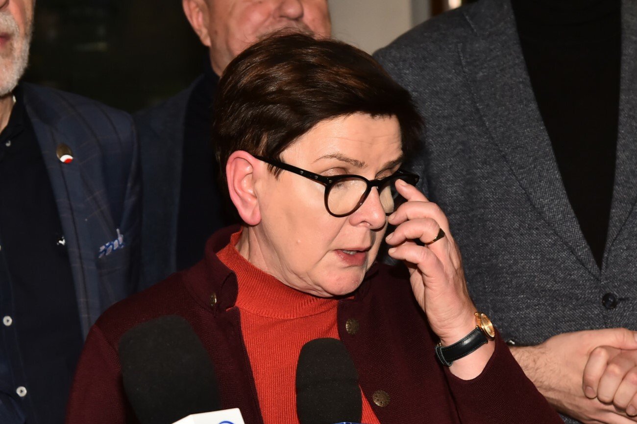 Beata Szydło przed siedzibą PAP.