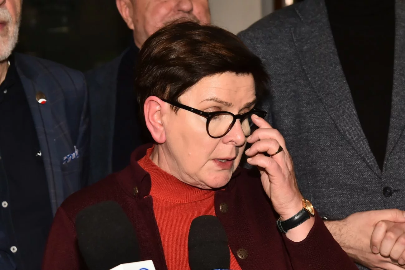 Beata Szydło przed siedzibą PAP.