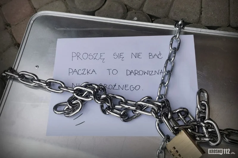 Czy to znany youtuber podrzucił skrzynię ze 100 tys. zł pod dom dziecka w Długiem na Podkarpaciu?