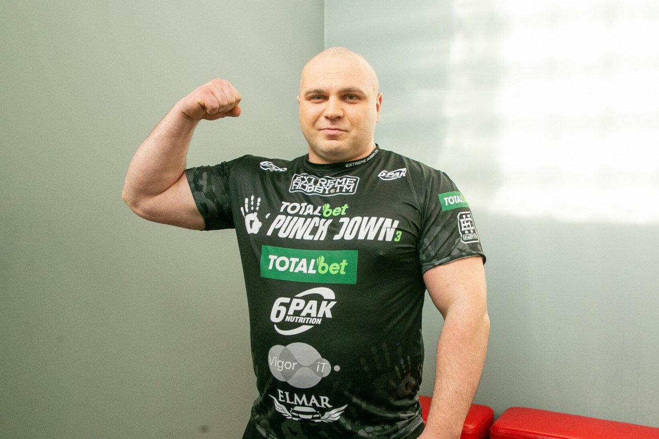 Dawid "Zaleś" Zalewski w mediach społecznościowych pożegnał zmarłego w piątek Artura "Walusia" Walczaka.