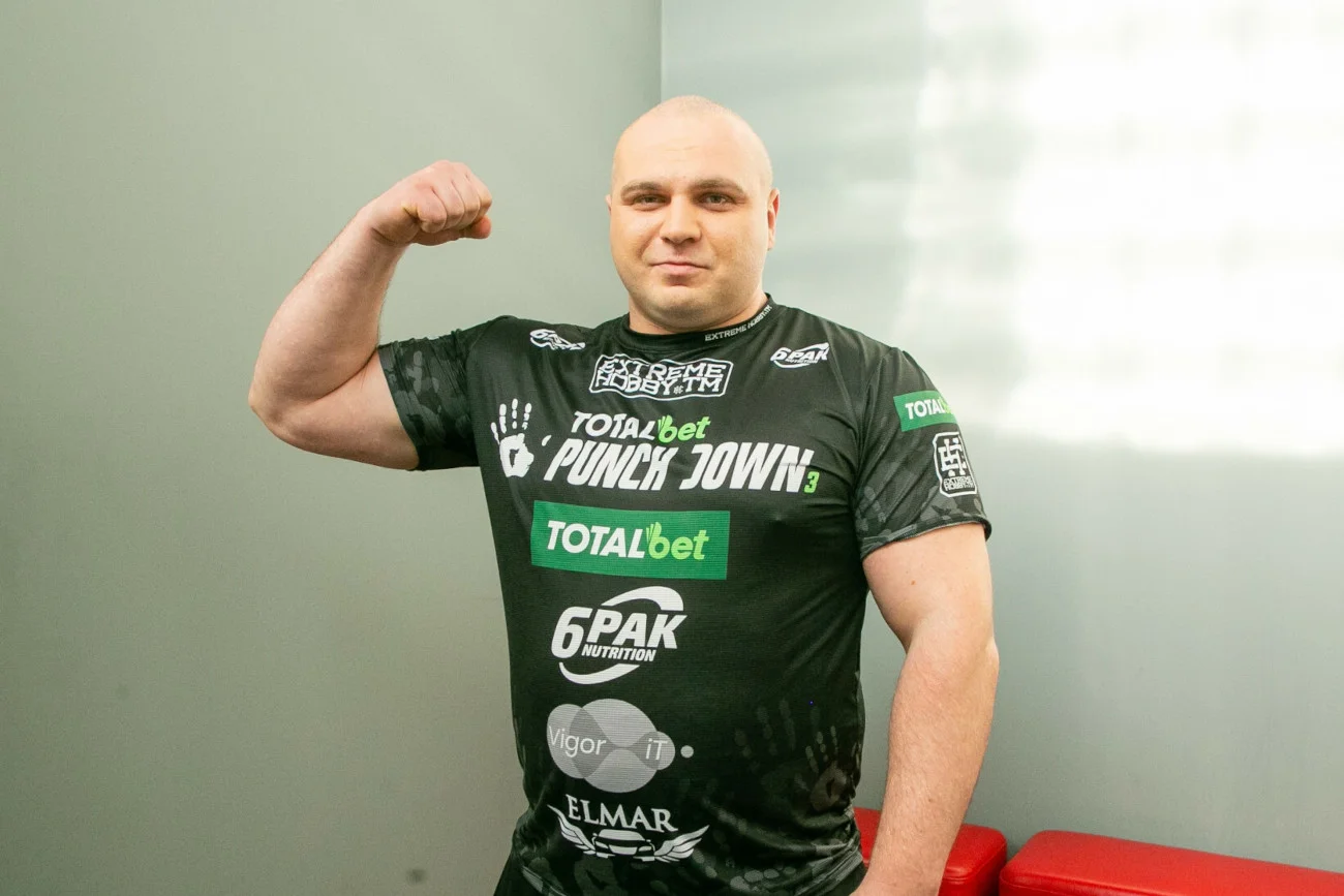 Dawid "Zaleś" Zalewski w mediach społecznościowych pożegnał zmarłego w piątek Artura "Walusia" Walczaka.