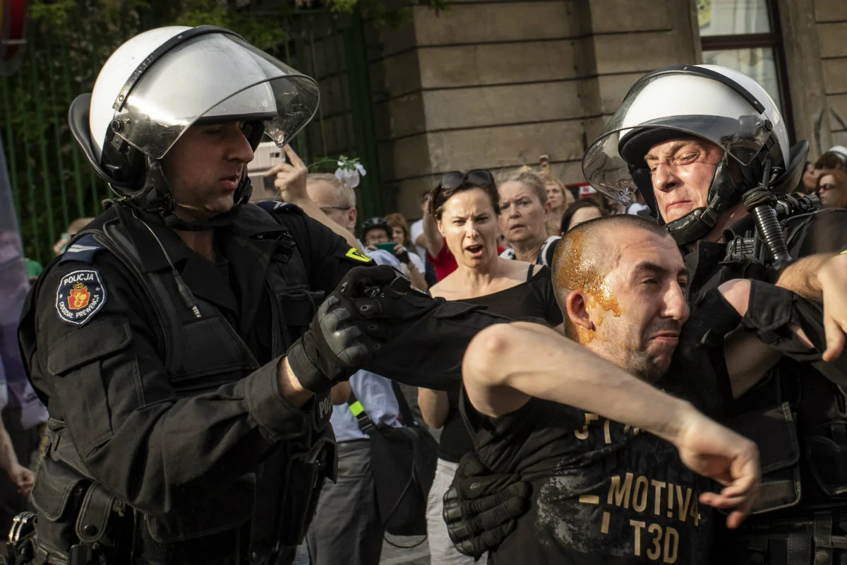 Blokada marszu ONR w Warszawie.