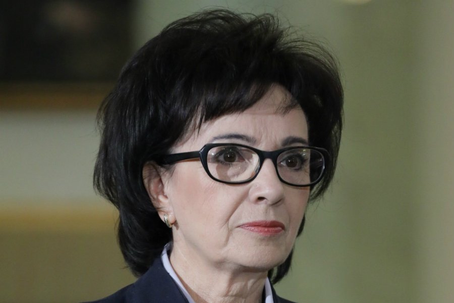 Nowa marszałek Sejmu nie opublikuje na razie list poparcia do nowej KRS. Z decyzją ma poczekać na postanowienie Trybunału Konstytucyjnego.