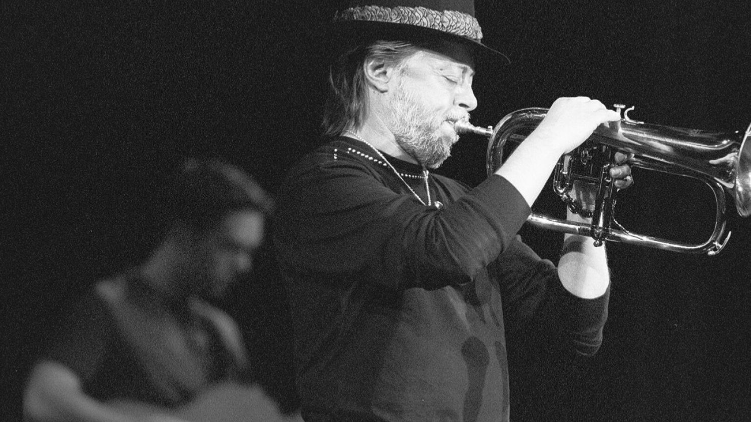Nie żyje legenda muzyki, Chuck Mangione. Zdjęcie z jego koncertu w Łodzi w roku 2000