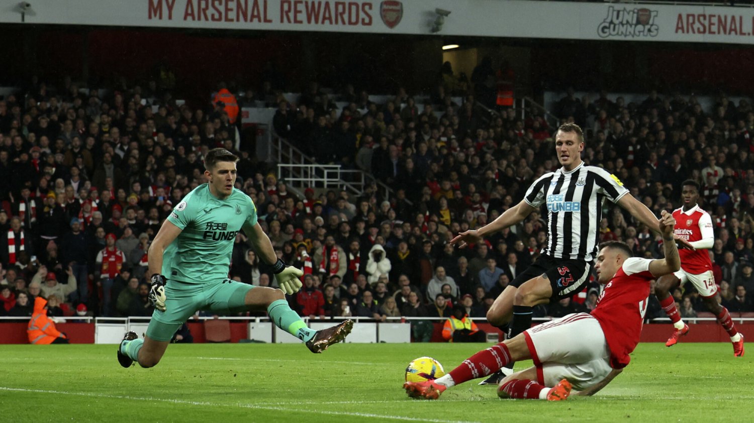 Koniec zwycięskiego marszu Arsenalu Londyn. Zaczyna się wielki pościg w Premier League