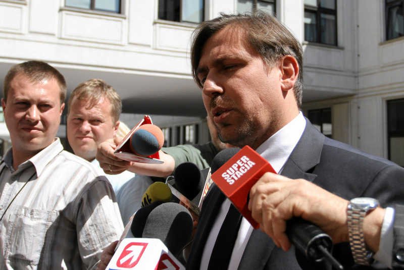 Tomasz Kaczmarek broni Antoniego Macierewicza i likwidacji WSI, atakując Artura Dębskiego z Twojego Ruchu.