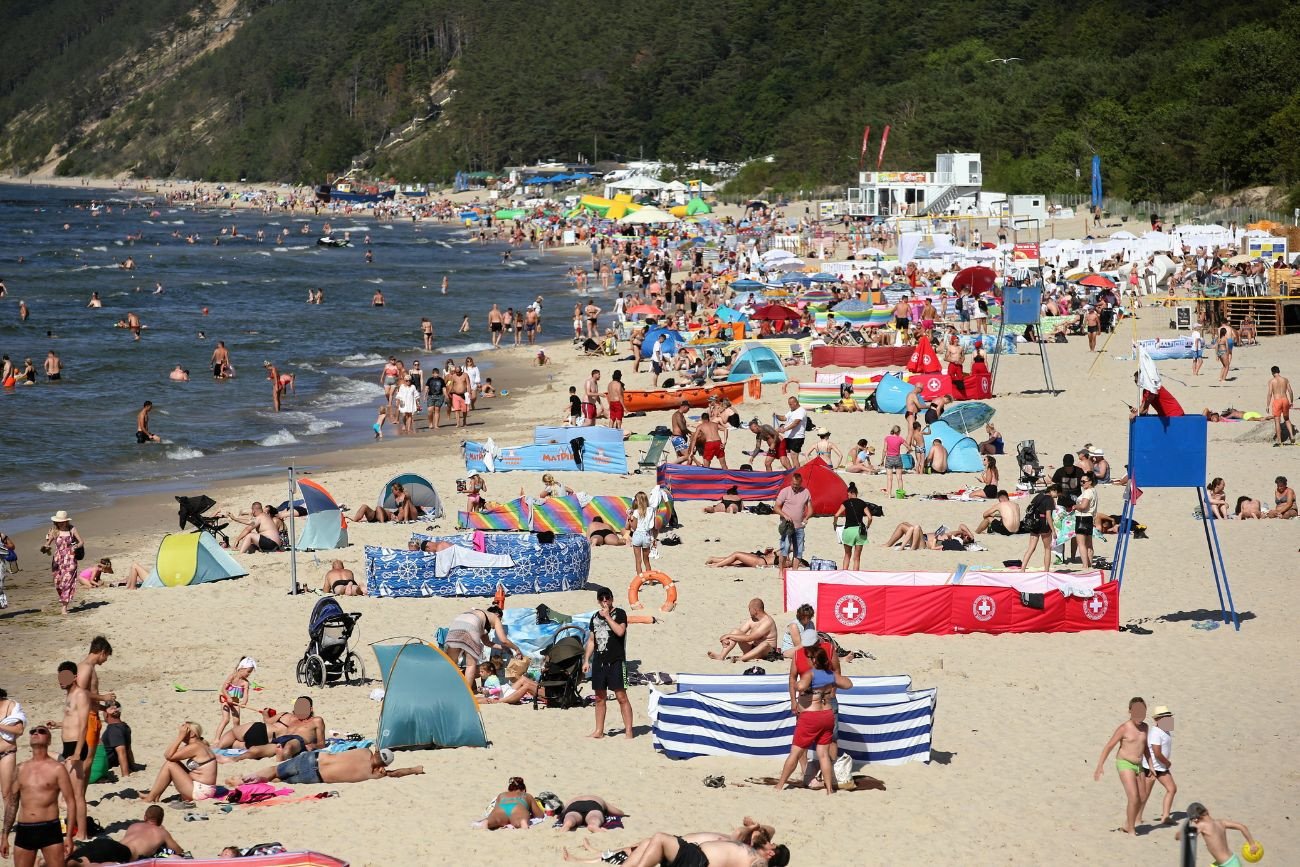 Nadejdzie upał, ludzie wyjdą na polskie plaże, a tam czerwone flagi. Już się zaczęło