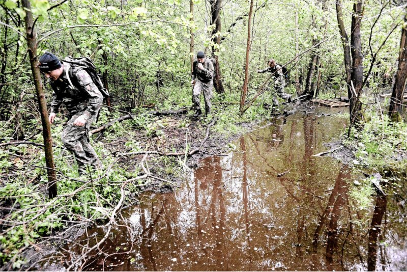 Bieg z pełnym ekwipunkiem to część przygotowania fizycznego wszystkich żołnierzy, niezależnie od jednostki.