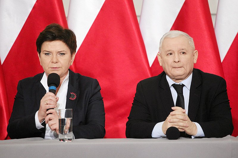 PiS poniosło dotkliwą klęskę w walce o władzę w Unii Europejskiej. Teraz próbuje doprowadzić do podobnego blamażu Polski, ale już na arenie międzynarodowej.