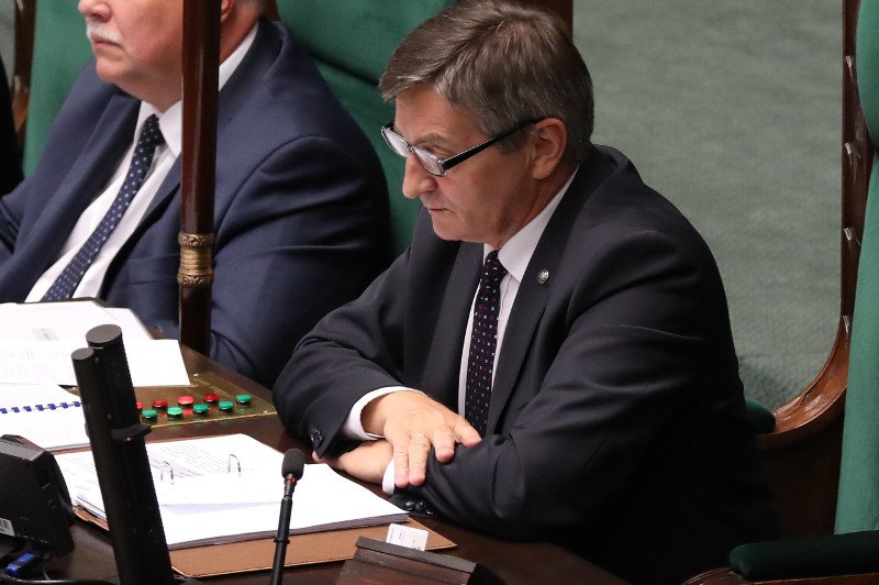 Posłowie, którzy odmawiają strażnikom marszałkowskim sprawdzenia bagażników, są nagrywani mikrokamerami.