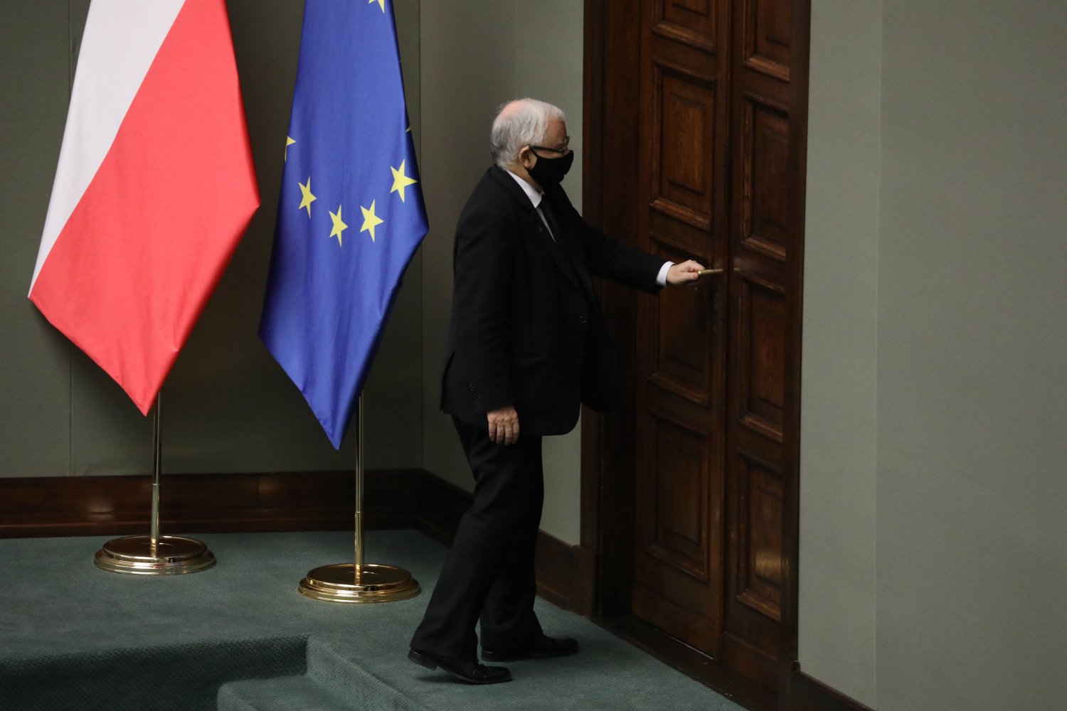 Polacy podobnie jak zdecydowana większość Europejczyków uzależniają unijne dotacje od kryterium praworządności, którego powinny trzymać się władze żądające pieniędzy z UE. Jarosław Kaczyński wyprowadzi Polskę z Unii Europejskiej?