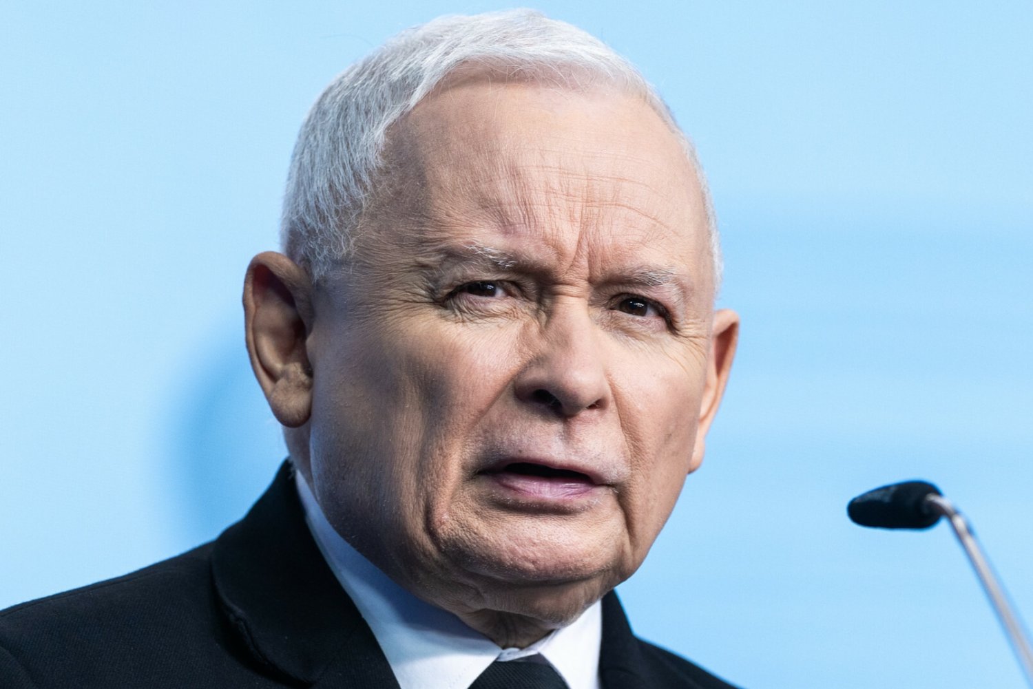 PiS grzmi o zdrajcach na rzecz Platformy. Eksperci tłumaczą, co się dzieje.