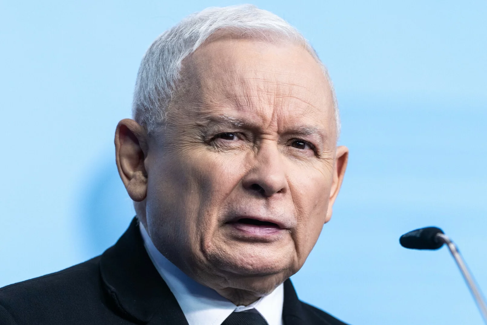 PiS grzmi o zdrajcach na rzecz Platformy. Eksperci tłumaczą, co się dzieje.