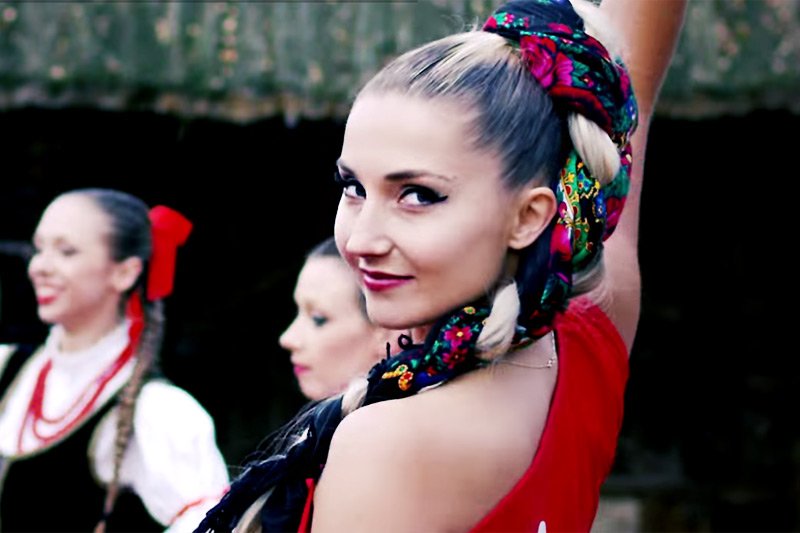 Utwór "My Słowianie" Donatana i Cleo rozpętał dyskusję o nagości, którą sprzedaje się dziś prawie wszystko.