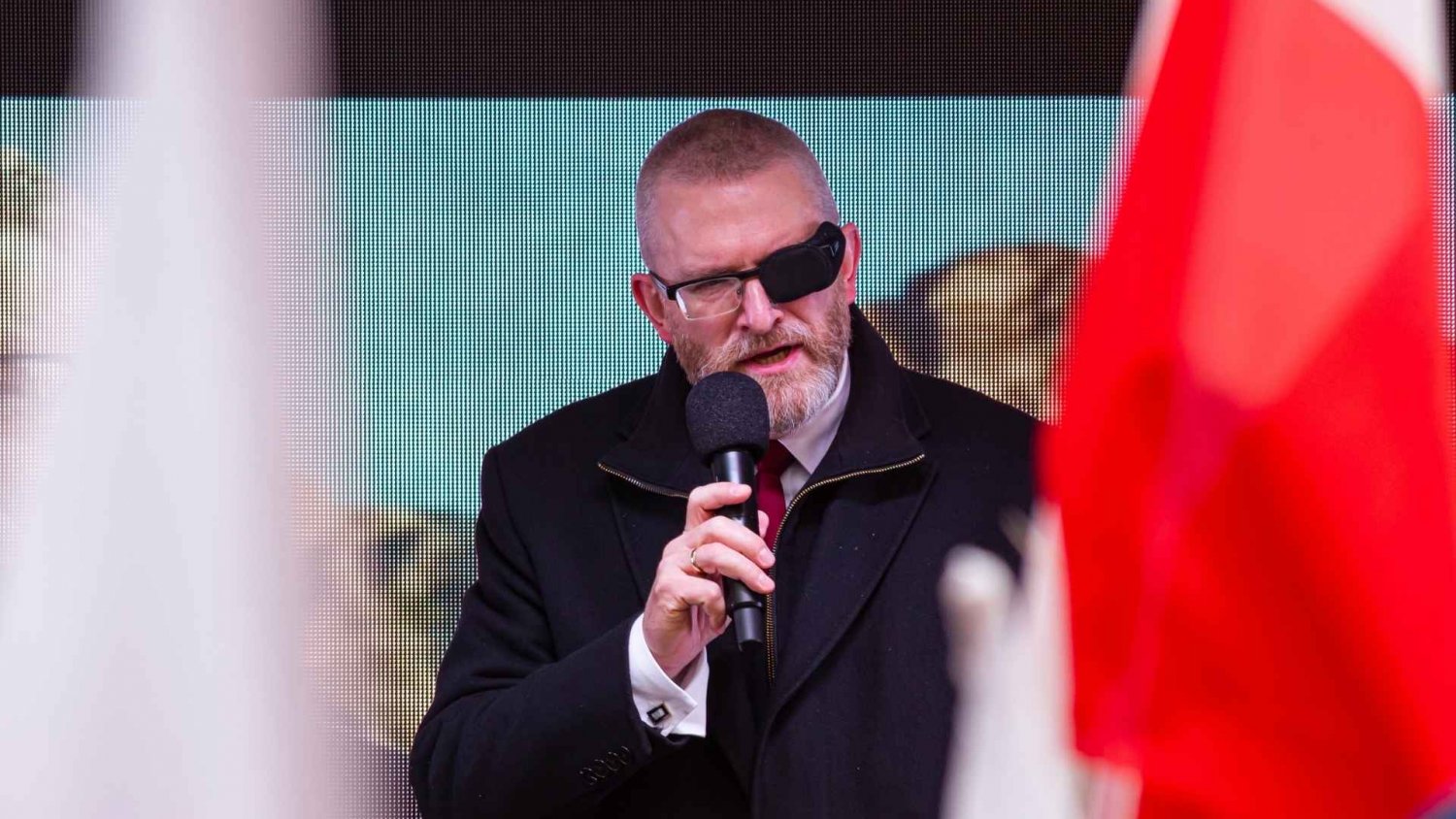 Proces Smerfa Malarza właśnie ruszył. Okolice sądu zastawione radiowozami