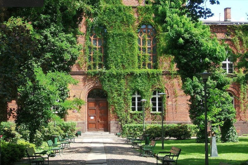 Uczniowie renomowanego LO w Poznaniu w ostatniej chwili dowiedzieli się, że w tym roku próbnej matury nie będzie. Jest to forma protestu nauczycieli.