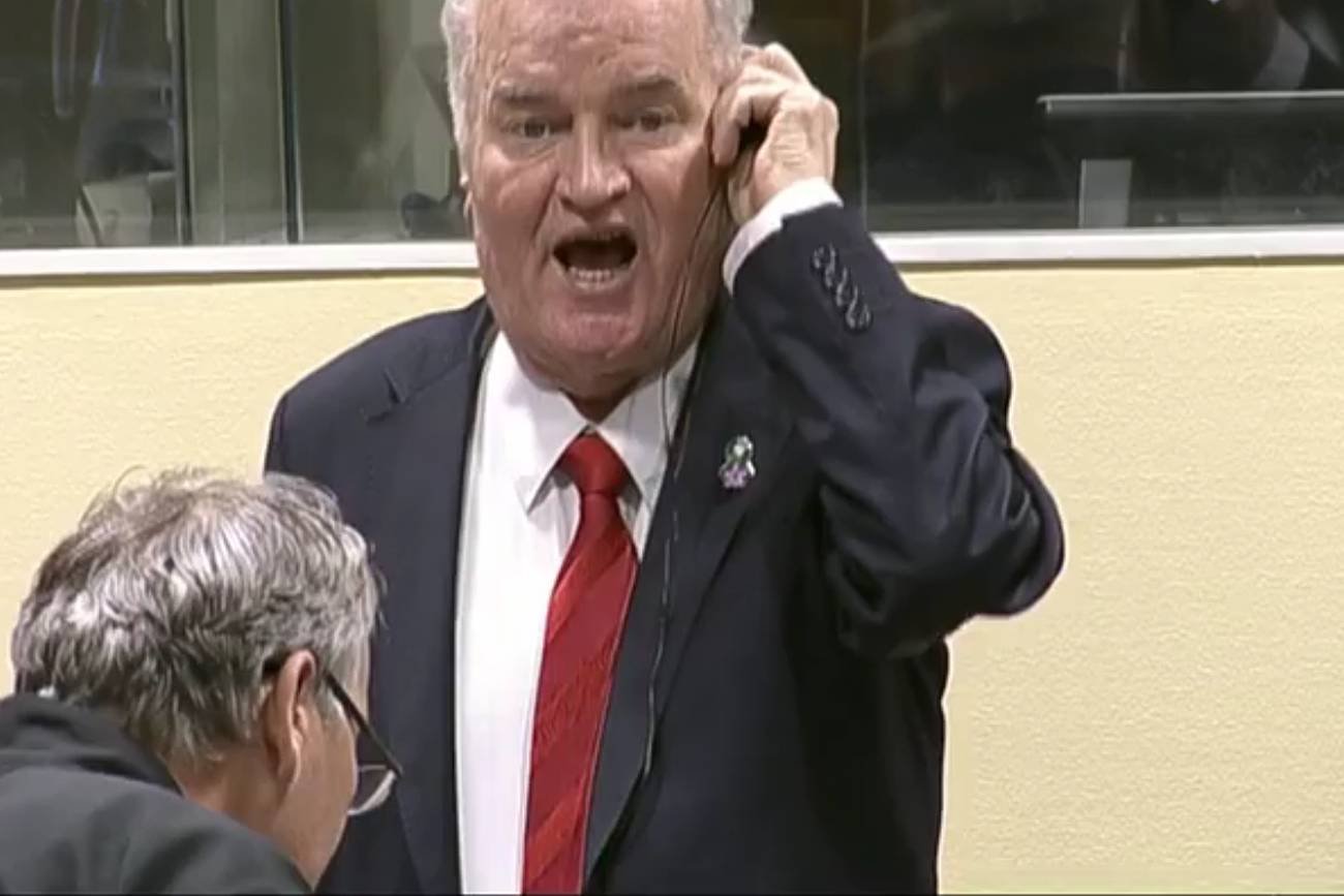 Dowódca Sił Zbrojnych Republiki Serbskiej z czasów wojny w byłej Jugosławii Ratko Mladić został ostatecznie skazany na karę dożywotniego pozbawienia wolności. Dowódca Sił Zbrojnych Republiki Serbskiej z czasów wojny w byłej Jugosławii Ratko Mladić podczas procesu w Hadze.