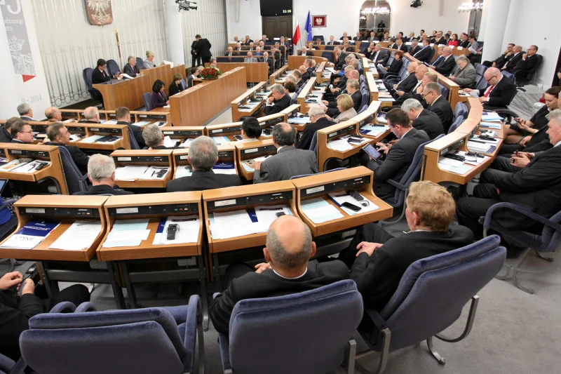 Dziwna zbieżność podróży senatorów. Te same hotele, trasy i czas. Ale Kancelaria nie widzi problemu
