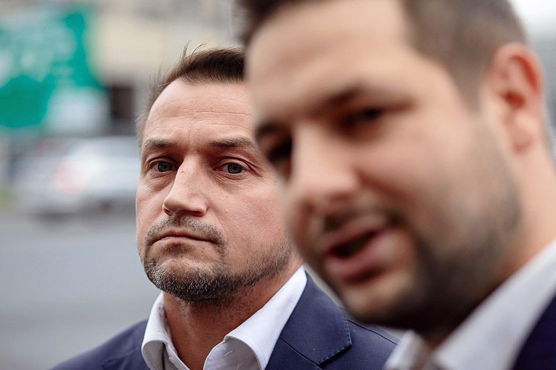 Były polityk SLD Piotr Guział miał dać Patrykowi Jakiemu lewicowe wzmocnienie. Szybko wpędził go jednak potężny kryzys.