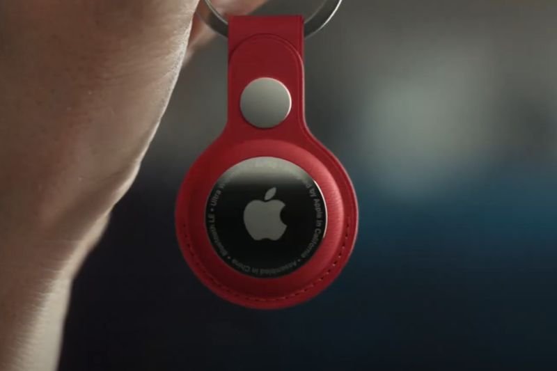 AirTagi to małe okrągłe znaczniki od Apple umożliwiające lokalizację przedmiotów dzięki łączności Bluetooth.