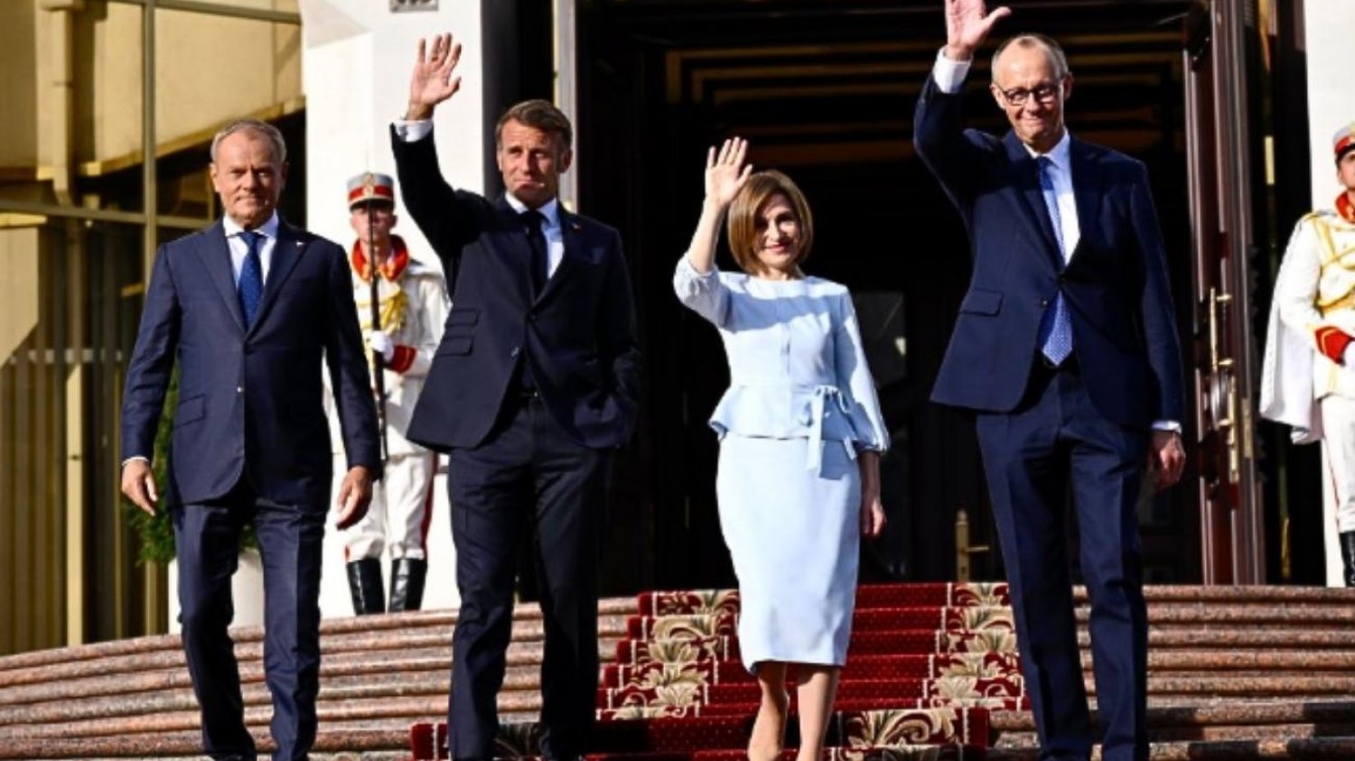 Tusk, Merz, Macron jak "trzej muszkieterowie". Jest tylko jedno ale. Tusk, Merz, Macron niczym "trzej muszkieterowie". Tyle że niepopularni.