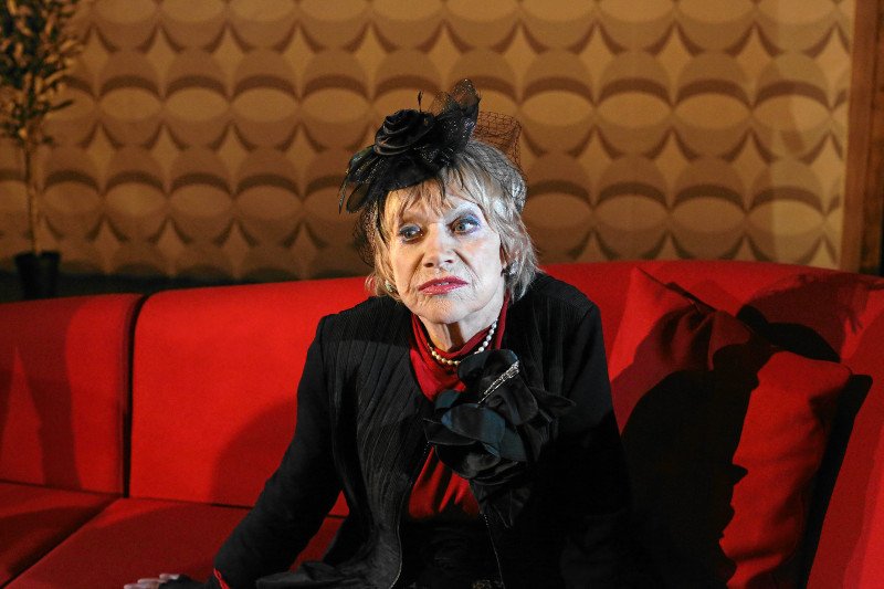 Trwa rodzinna batalia o spadek po Krystynie Sienkiewicz.