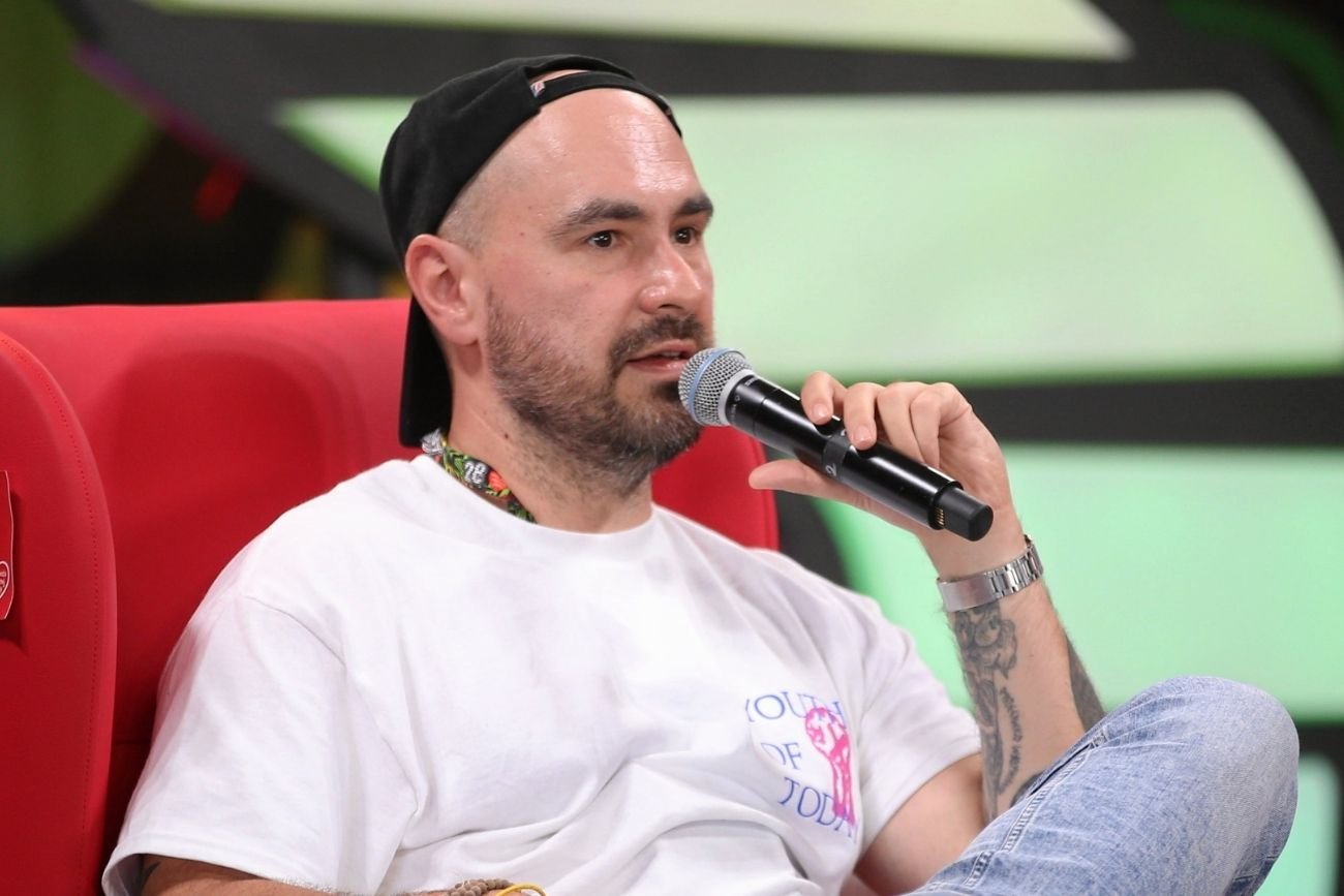 Żulczyk ostro reaguje na postawę radnych w Warszawie.