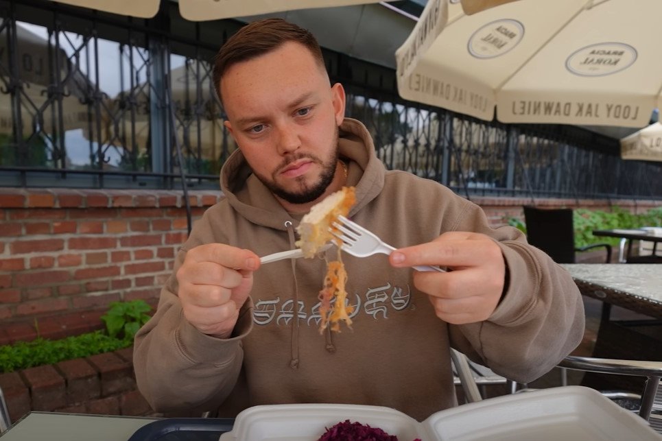 Bar Pielgrzyma przy Jasnej Górze zrecenzowany przez Książula Książulo w Barze Pielgrzyma w Częstochowie. Jak ocenił?