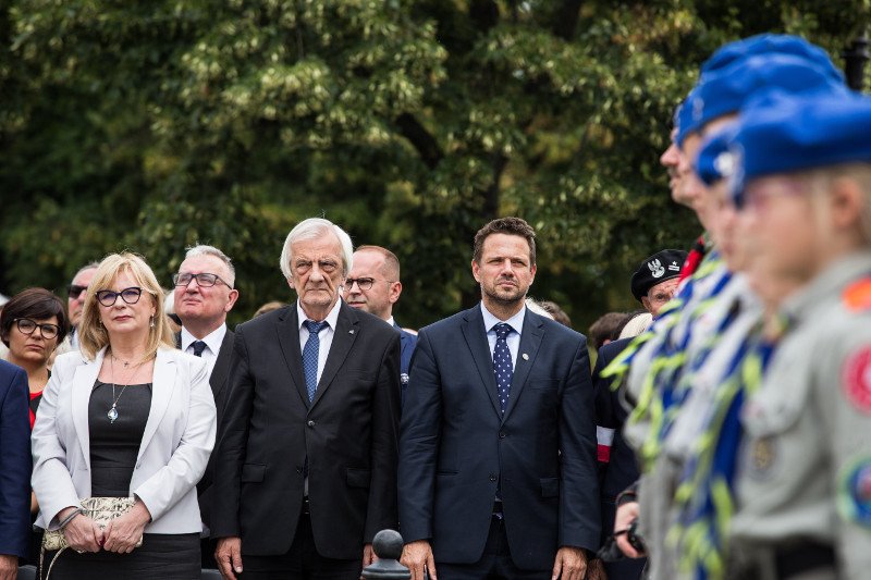 Wicemarszałkowie Sejmu oraz prezydent Warszawy na uroczystościach w 75. rocznicę wybuchu Powstania Warszawskiego.