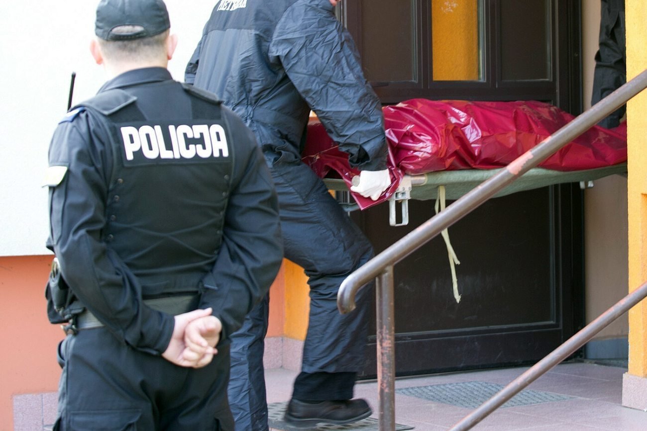 Szok w Niedzielę Wielkanocną. Polska policja znalazła w domu cztery ciała (zdjęcie ilustracyjne).