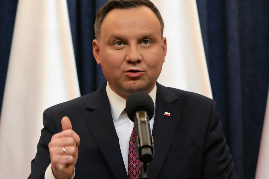 Prezydent Andrzej Duda zdecydował o podpisaniu nowelizacji kodeksu wyborczego, która zwiększa rolę Państwowej Komisji Wyborczej w powoływaniu komisarzy wyborczych oraz wprowadza dwukadyncyjność wójtów, burmistrzów oraz prezydentów miast.