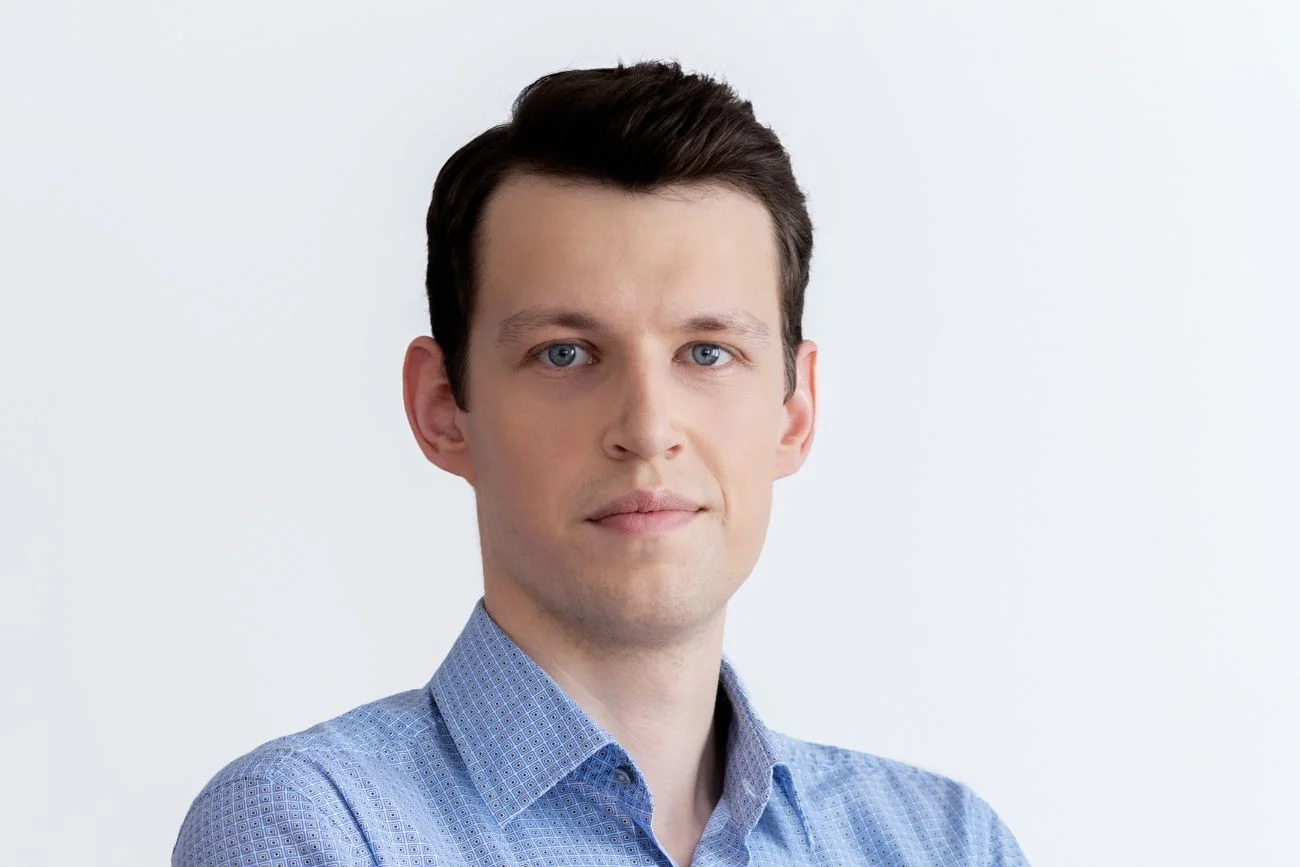 Mgr Marcin Piosik, dyplomowany optometrysta dyplomowany, koordynator ds. Optometrii i Kontaktologii z Przychodnia i Szpitala Okulistycznego Retina. Mgr Marcin Piosik, dyplomowany optometrysta dyplomowany, koordynator ds. Optometrii i Kontaktologii z Przychodnia i Szpitala Okulistycznego Retina.