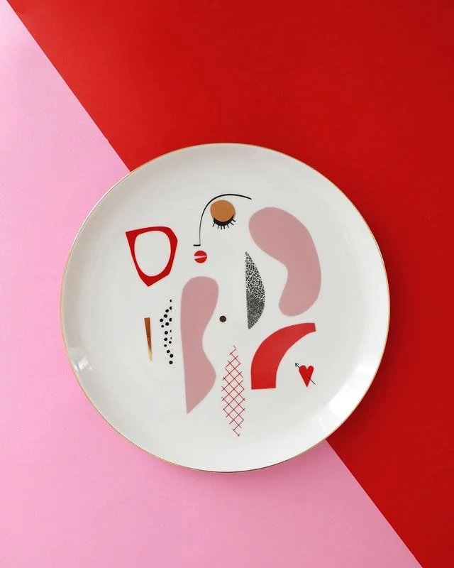 Look At Me Plates to działająca od 2015 roku marka Magdy Pilaczyńskiej