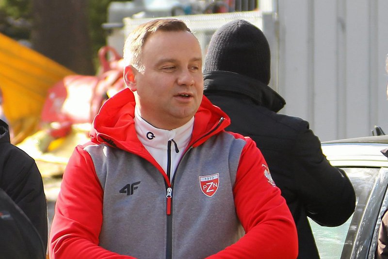 Prezydentowi Andrzejowi Dudzie chyba jednak nie spodobała się słynna relacja z piątkowych nart, którą prowadził "Tygodnik Podhalański".