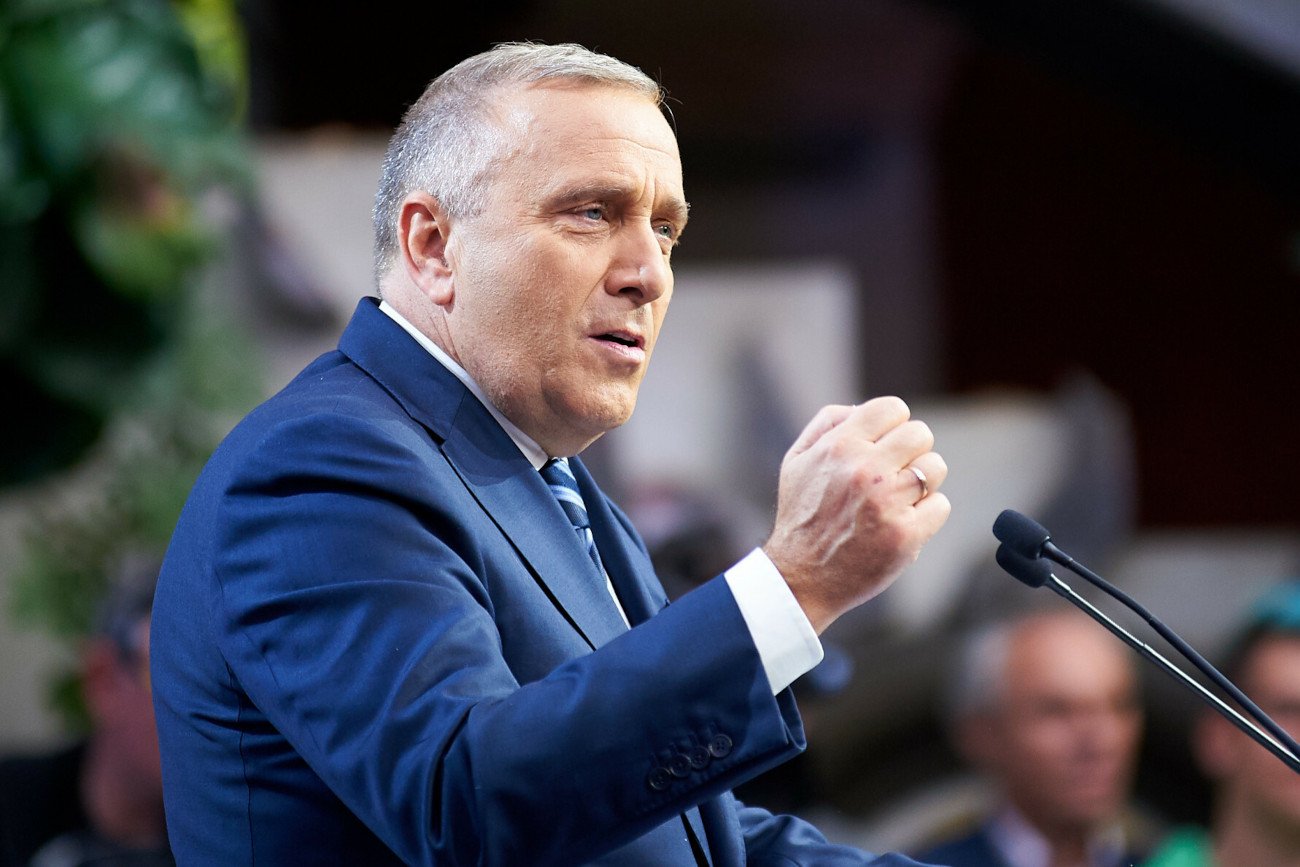 Grzegorz Schetyna napisał na Twitterze kilka krzepiących zdań dotyczących walki, którą toczy Cezary Kucharski.