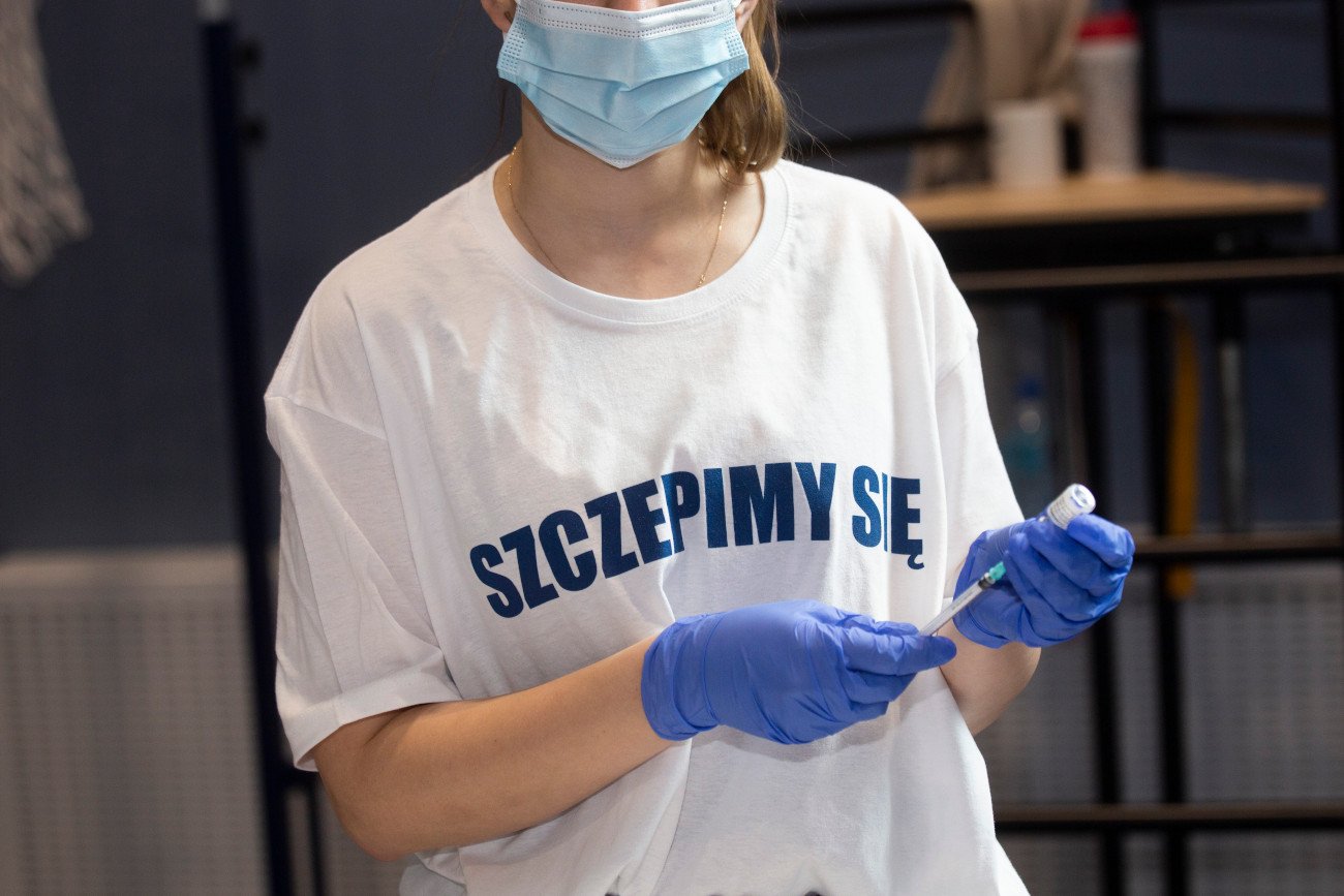 Henryka Bochniarz, przewodnicząca Rady Głównej Konfederacji Lewiatan, powtórzyła apel o możliwość niedopuszczania osób niezaszczepionych do pracy.