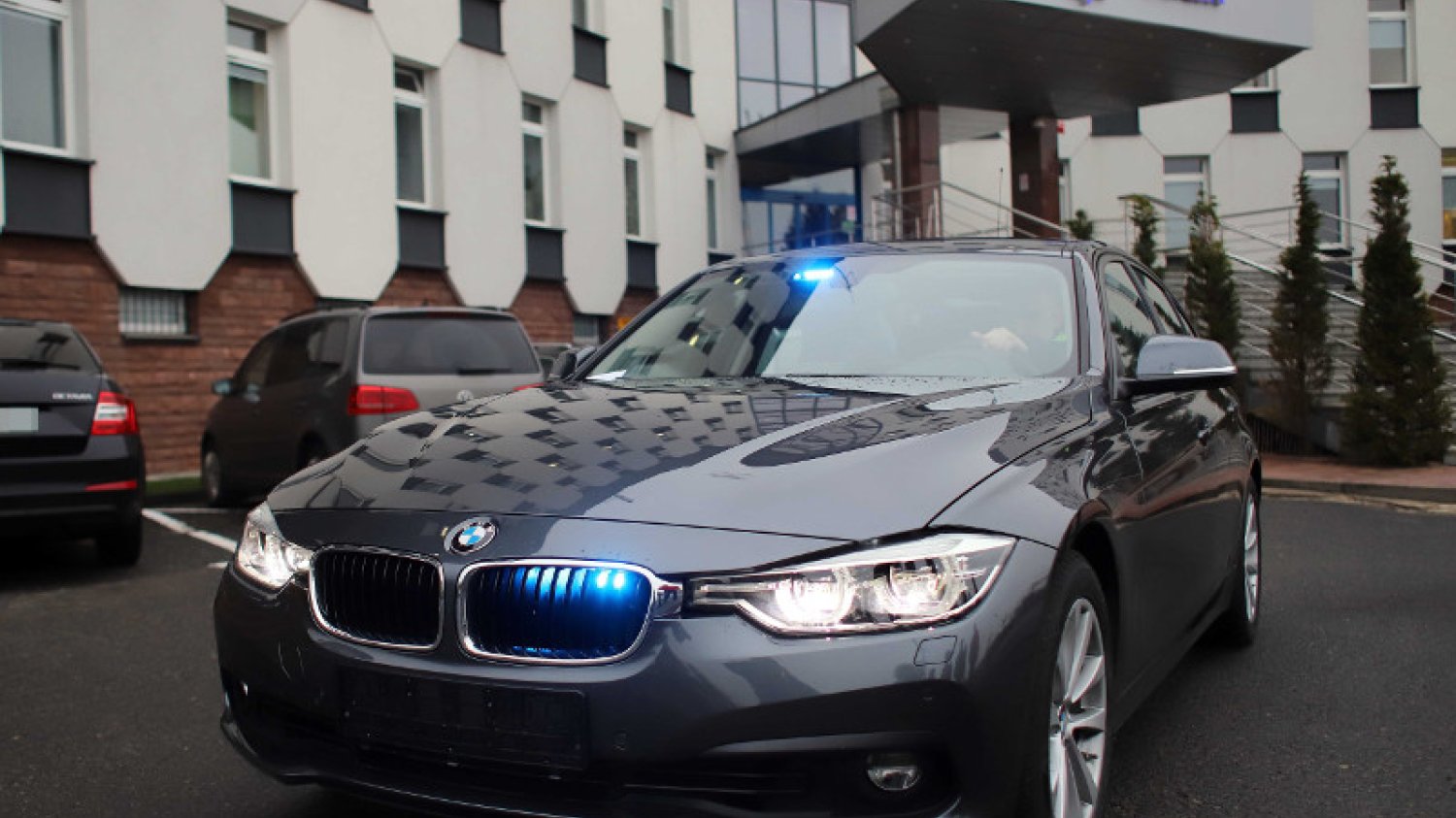 Suwałki: policja rozbiła nieoznakowany radiowóz BMW. Na zdjęciu podobny radiowóz, ale z innej komendy.