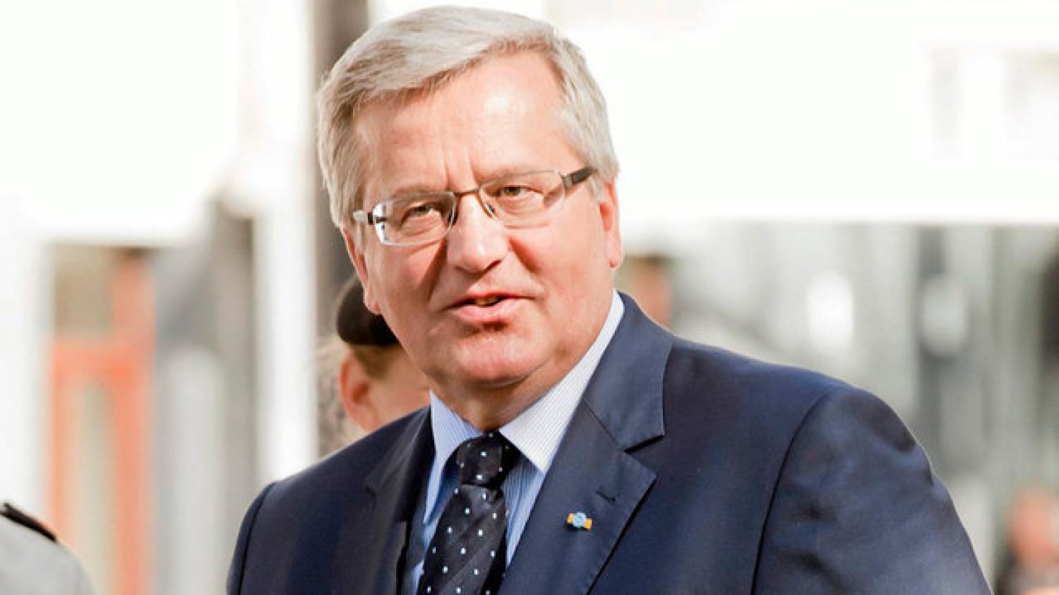 Komorowski przekonuje, że dyskusja o ewentualnych dostawach broni na Ukrainę może być sposobem wywierania presji na Kreml.