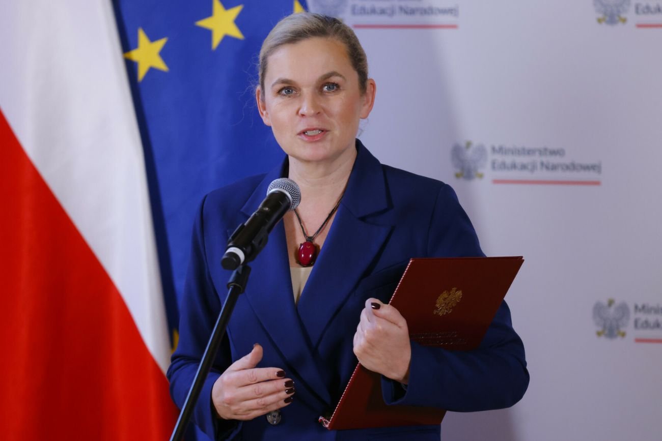 Edukacja zdrowotna i edukacja obywatelska w szkołach od września 2025r. Jest podpis Nowackiej.