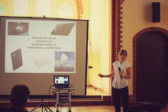 Olga Malinkiewicz na prezentacji „Perovskite solar cells”