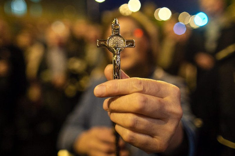 Coraz więcej mieszkańców Ameryki Łacińskiej porzuca katolicyzm na rzecz protestantyzmu.