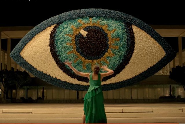 Kadr z reklamy perfum Kenzo wyreżyserowanej przez Spike'a Jonze'a.