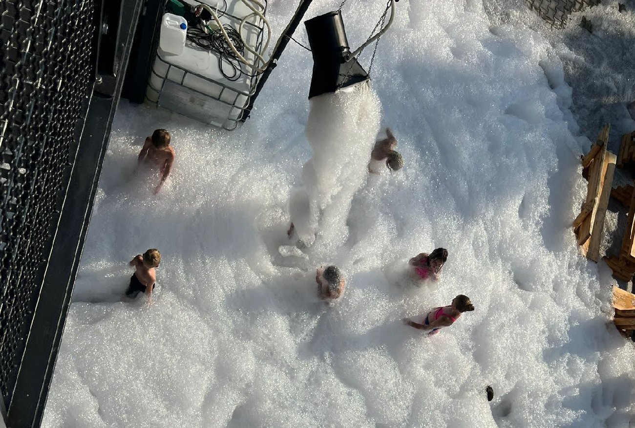 Ostrów Warcki. Dzieci z chemicznymi poparzeniami po piana party.