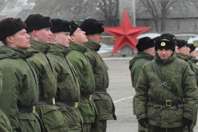 Żołnierze w rosyjskiej jednostce wojskowej.  Baltyjsk, obwód Kaliningradzki, Rosja, 2012 r.