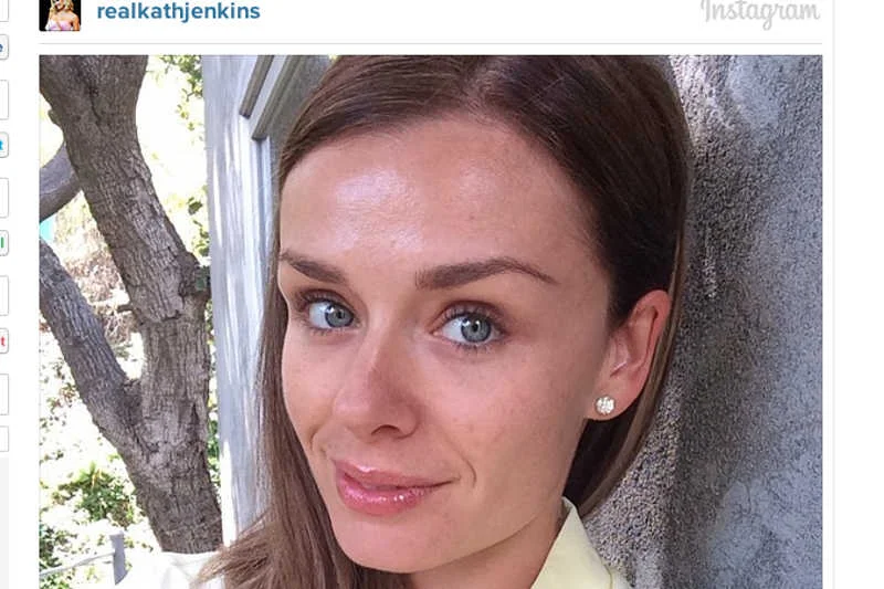 Tysiące kobiet fotografuje się bez makijażu (tutaj walijska wokalistka Katherine Jenkins)